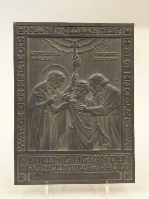 Model van plaquette met "Vereeniging van den H. Vincentius v. Paolo te 's Gravenhage"